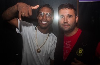 
<a style='margin-left: 5px;' class='btn btn-xs btn-social btn-facebook' href='https://www.facebook.com/sharer/sharer.php?u=https://www.galeramix.com.br/imagem/a68/800-800-90/conteudo/site_galerias/68/10-costelaco-do-jr-seco-241.jpg' rel='popup' data-width='500' data-height='400'><i class='fa fa-facebook'></i>Compartilhar <span class='hidden-xs'>no Facebook</span>
</a> 
<a class='btn btn-default btn-xs' target='_blank' href='imagem/a68/800-800-90/conteudo/site_galerias/68/10-costelaco-do-jr-seco-241.jpg'>
<span class='glyphicon glyphicon-cloud-download'></span> Salvar
</a>
