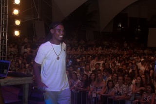 
<a style='margin-left: 5px;' class='btn btn-xs btn-social btn-facebook' href='https://www.facebook.com/sharer/sharer.php?u=https://www.galeramix.com.br/imagem/a68/800-800-90/conteudo/site_galerias/68/10-costelaco-do-jr-seco-243.jpg' rel='popup' data-width='500' data-height='400'><i class='fa fa-facebook'></i>Compartilhar <span class='hidden-xs'>no Facebook</span>
</a> 
<a class='btn btn-default btn-xs' target='_blank' href='imagem/a68/800-800-90/conteudo/site_galerias/68/10-costelaco-do-jr-seco-243.jpg'>
<span class='glyphicon glyphicon-cloud-download'></span> Salvar
</a>
