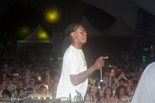 
<a style='margin-left: 5px;' class='btn btn-xs btn-social btn-facebook' href='https://www.facebook.com/sharer/sharer.php?u=https://www.galeramix.com.br/imagem/a68/800-800-90/conteudo/site_galerias/68/10-costelaco-do-jr-seco-246.jpg' rel='popup' data-width='500' data-height='400'><i class='fa fa-facebook'></i>Compartilhar <span class='hidden-xs'>no Facebook</span>
</a> 
<a class='btn btn-default btn-xs' target='_blank' href='imagem/a68/800-800-90/conteudo/site_galerias/68/10-costelaco-do-jr-seco-246.jpg'>
<span class='glyphicon glyphicon-cloud-download'></span> Salvar
</a>
