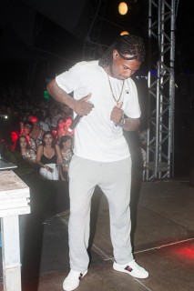 
<a style='margin-left: 5px;' class='btn btn-xs btn-social btn-facebook' href='https://www.facebook.com/sharer/sharer.php?u=https://www.galeramix.com.br/imagem/a68/800-800-90/conteudo/site_galerias/68/10-costelaco-do-jr-seco-250.jpg' rel='popup' data-width='500' data-height='400'><i class='fa fa-facebook'></i>Compartilhar <span class='hidden-xs'>no Facebook</span>
</a> 
<a class='btn btn-default btn-xs' target='_blank' href='imagem/a68/800-800-90/conteudo/site_galerias/68/10-costelaco-do-jr-seco-250.jpg'>
<span class='glyphicon glyphicon-cloud-download'></span> Salvar
</a>
