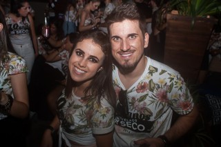 
<a style='margin-left: 5px;' class='btn btn-xs btn-social btn-facebook' href='https://www.facebook.com/sharer/sharer.php?u=https://www.galeramix.com.br/imagem/a68/800-800-90/conteudo/site_galerias/68/10-costelaco-do-jr-seco-254.jpg' rel='popup' data-width='500' data-height='400'><i class='fa fa-facebook'></i>Compartilhar <span class='hidden-xs'>no Facebook</span>
</a> 
<a class='btn btn-default btn-xs' target='_blank' href='imagem/a68/800-800-90/conteudo/site_galerias/68/10-costelaco-do-jr-seco-254.jpg'>
<span class='glyphicon glyphicon-cloud-download'></span> Salvar
</a>
