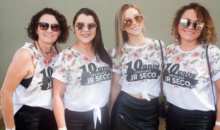 
<a style='margin-left: 5px;' class='btn btn-xs btn-social btn-facebook' href='https://www.facebook.com/sharer/sharer.php?u=https://www.galeramix.com.br/imagem/a68/800-800-90/conteudo/site_galerias/68/10-costelaco-do-jr-seco-31.jpg' rel='popup' data-width='500' data-height='400'><i class='fa fa-facebook'></i>Compartilhar <span class='hidden-xs'>no Facebook</span>
</a> 
<a class='btn btn-default btn-xs' target='_blank' href='imagem/a68/800-800-90/conteudo/site_galerias/68/10-costelaco-do-jr-seco-31.jpg'>
<span class='glyphicon glyphicon-cloud-download'></span> Salvar
</a>
