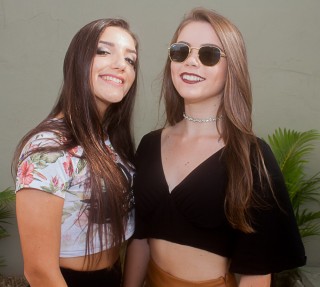 
<a style='margin-left: 5px;' class='btn btn-xs btn-social btn-facebook' href='https://www.facebook.com/sharer/sharer.php?u=https://www.galeramix.com.br/imagem/a68/800-800-90/conteudo/site_galerias/68/10-costelaco-do-jr-seco-47.jpg' rel='popup' data-width='500' data-height='400'><i class='fa fa-facebook'></i>Compartilhar <span class='hidden-xs'>no Facebook</span>
</a> 
<a class='btn btn-default btn-xs' target='_blank' href='imagem/a68/800-800-90/conteudo/site_galerias/68/10-costelaco-do-jr-seco-47.jpg'>
<span class='glyphicon glyphicon-cloud-download'></span> Salvar
</a>
