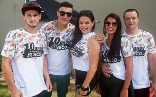 
<a style='margin-left: 5px;' class='btn btn-xs btn-social btn-facebook' href='https://www.facebook.com/sharer/sharer.php?u=https://www.galeramix.com.br/imagem/a68/800-800-90/conteudo/site_galerias/68/10-costelaco-do-jr-seco-5.jpg' rel='popup' data-width='500' data-height='400'><i class='fa fa-facebook'></i>Compartilhar <span class='hidden-xs'>no Facebook</span>
</a> 
<a class='btn btn-default btn-xs' target='_blank' href='imagem/a68/800-800-90/conteudo/site_galerias/68/10-costelaco-do-jr-seco-5.jpg'>
<span class='glyphicon glyphicon-cloud-download'></span> Salvar
</a>
