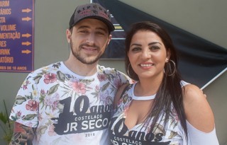 
<a style='margin-left: 5px;' class='btn btn-xs btn-social btn-facebook' href='https://www.facebook.com/sharer/sharer.php?u=https://www.galeramix.com.br/imagem/a68/800-800-90/conteudo/site_galerias/68/10-costelaco-do-jr-seco-6.jpg' rel='popup' data-width='500' data-height='400'><i class='fa fa-facebook'></i>Compartilhar <span class='hidden-xs'>no Facebook</span>
</a> 
<a class='btn btn-default btn-xs' target='_blank' href='imagem/a68/800-800-90/conteudo/site_galerias/68/10-costelaco-do-jr-seco-6.jpg'>
<span class='glyphicon glyphicon-cloud-download'></span> Salvar
</a>
