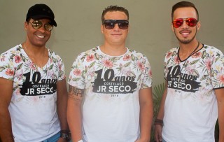 
<a style='margin-left: 5px;' class='btn btn-xs btn-social btn-facebook' href='https://www.facebook.com/sharer/sharer.php?u=https://www.galeramix.com.br/imagem/a68/800-800-90/conteudo/site_galerias/68/10-costelaco-do-jr-seco-68.jpg' rel='popup' data-width='500' data-height='400'><i class='fa fa-facebook'></i>Compartilhar <span class='hidden-xs'>no Facebook</span>
</a> 
<a class='btn btn-default btn-xs' target='_blank' href='imagem/a68/800-800-90/conteudo/site_galerias/68/10-costelaco-do-jr-seco-68.jpg'>
<span class='glyphicon glyphicon-cloud-download'></span> Salvar
</a>
