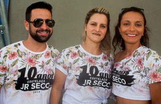 
<a style='margin-left: 5px;' class='btn btn-xs btn-social btn-facebook' href='https://www.facebook.com/sharer/sharer.php?u=https://www.galeramix.com.br/imagem/a68/800-800-90/conteudo/site_galerias/68/10-costelaco-do-jr-seco-79.jpg' rel='popup' data-width='500' data-height='400'><i class='fa fa-facebook'></i>Compartilhar <span class='hidden-xs'>no Facebook</span>
</a> 
<a class='btn btn-default btn-xs' target='_blank' href='imagem/a68/800-800-90/conteudo/site_galerias/68/10-costelaco-do-jr-seco-79.jpg'>
<span class='glyphicon glyphicon-cloud-download'></span> Salvar
</a>
