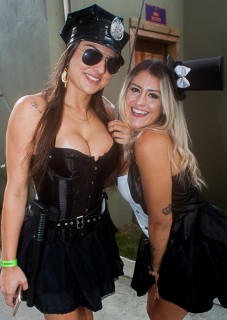 
<a style='margin-left: 5px;' class='btn btn-xs btn-social btn-facebook' href='https://www.facebook.com/sharer/sharer.php?u=https://www.galeramix.com.br/imagem/a68/800-800-90/conteudo/site_galerias/68/10-costelaco-do-jr-seco-81.jpg' rel='popup' data-width='500' data-height='400'><i class='fa fa-facebook'></i>Compartilhar <span class='hidden-xs'>no Facebook</span>
</a> 
<a class='btn btn-default btn-xs' target='_blank' href='imagem/a68/800-800-90/conteudo/site_galerias/68/10-costelaco-do-jr-seco-81.jpg'>
<span class='glyphicon glyphicon-cloud-download'></span> Salvar
</a>
