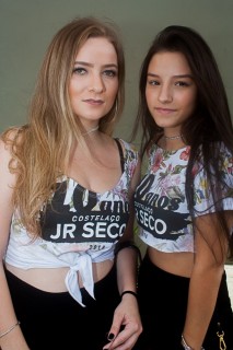 
<a style='margin-left: 5px;' class='btn btn-xs btn-social btn-facebook' href='https://www.facebook.com/sharer/sharer.php?u=https://www.galeramix.com.br/imagem/a68/800-800-90/conteudo/site_galerias/68/10-costelaco-do-jr-seco-90.jpg' rel='popup' data-width='500' data-height='400'><i class='fa fa-facebook'></i>Compartilhar <span class='hidden-xs'>no Facebook</span>
</a> 
<a class='btn btn-default btn-xs' target='_blank' href='imagem/a68/800-800-90/conteudo/site_galerias/68/10-costelaco-do-jr-seco-90.jpg'>
<span class='glyphicon glyphicon-cloud-download'></span> Salvar
</a>
