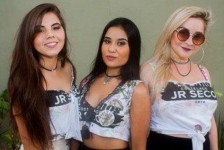 
<a style='margin-left: 5px;' class='btn btn-xs btn-social btn-facebook' href='https://www.facebook.com/sharer/sharer.php?u=https://www.galeramix.com.br/imagem/a68/800-800-90/conteudo/site_galerias/68/10-costelaco-do-jr-seco-94.jpg' rel='popup' data-width='500' data-height='400'><i class='fa fa-facebook'></i>Compartilhar <span class='hidden-xs'>no Facebook</span>
</a> 
<a class='btn btn-default btn-xs' target='_blank' href='imagem/a68/800-800-90/conteudo/site_galerias/68/10-costelaco-do-jr-seco-94.jpg'>
<span class='glyphicon glyphicon-cloud-download'></span> Salvar
</a>
