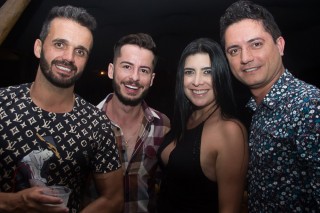 
                            <a style='margin-left: 5px;' class='btn btn-xs btn-social btn-facebook' href='https://www.facebook.com/sharer/sharer.php?u=https://www.galeramix.com.br/imagem/a69/800-800-90/conteudo/site_galerias/69/matheus-e-kauan-no-petry-galera-mix-10.jpg' rel='popup' data-width='500' data-height='400'><i class='fa fa-facebook'></i>Compartilhar <span class='hidden-xs'>no Facebook</span>
                        </a> 
                        <a class='btn btn-default btn-xs' target='_blank' href='imagem/a69/800-800-90/conteudo/site_galerias/69/matheus-e-kauan-no-petry-galera-mix-10.jpg'>
                            <span class='glyphicon glyphicon-cloud-download'></span> Salvar
                        </a>
                        