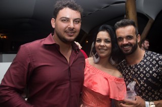 
        <a style='margin-left: 5px;' class='btn btn-xs btn-social btn-facebook' href='https://www.facebook.com/sharer/sharer.php?u=https://www.galeramix.com.br/imagem/a69/800-800-90/conteudo/site_galerias/69/matheus-e-kauan-no-petry-galera-mix-12.jpg' rel='popup' data-width='500' data-height='400'><i class='fa fa-facebook'></i>Compartilhar <span class='hidden-xs'>no Facebook</span>
    </a> 
    <a class='btn btn-default btn-xs' target='_blank' href='imagem/a69/800-800-90/conteudo/site_galerias/69/matheus-e-kauan-no-petry-galera-mix-12.jpg'>
        <span class='glyphicon glyphicon-cloud-download'></span> Salvar
    </a>
    