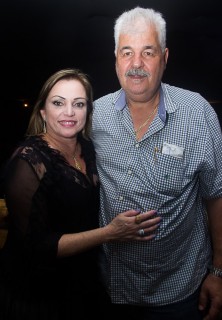 
<a style='margin-left: 5px;' class='btn btn-xs btn-social btn-facebook' href='https://www.facebook.com/sharer/sharer.php?u=https://www.galeramix.com.br/imagem/a69/800-800-90/conteudo/site_galerias/69/matheus-e-kauan-no-petry-galera-mix-19.jpg' rel='popup' data-width='500' data-height='400'><i class='fa fa-facebook'></i>Compartilhar <span class='hidden-xs'>no Facebook</span>
</a> 
<a class='btn btn-default btn-xs' target='_blank' href='imagem/a69/800-800-90/conteudo/site_galerias/69/matheus-e-kauan-no-petry-galera-mix-19.jpg'>
<span class='glyphicon glyphicon-cloud-download'></span> Salvar
</a>
