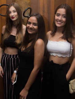 
<a style='margin-left: 5px;' class='btn btn-xs btn-social btn-facebook' href='https://www.facebook.com/sharer/sharer.php?u=https://www.galeramix.com.br/imagem/a69/800-800-90/conteudo/site_galerias/69/matheus-e-kauan-no-petry-galera-mix-27.jpg' rel='popup' data-width='500' data-height='400'><i class='fa fa-facebook'></i>Compartilhar <span class='hidden-xs'>no Facebook</span>
</a> 
<a class='btn btn-default btn-xs' target='_blank' href='imagem/a69/800-800-90/conteudo/site_galerias/69/matheus-e-kauan-no-petry-galera-mix-27.jpg'>
<span class='glyphicon glyphicon-cloud-download'></span> Salvar
</a>
