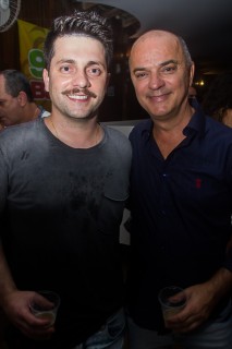 
<a style='margin-left: 5px;' class='btn btn-xs btn-social btn-facebook' href='https://www.facebook.com/sharer/sharer.php?u=https://www.galeramix.com.br/imagem/a69/800-800-90/conteudo/site_galerias/69/matheus-e-kauan-no-petry-galera-mix-34.jpg' rel='popup' data-width='500' data-height='400'><i class='fa fa-facebook'></i>Compartilhar <span class='hidden-xs'>no Facebook</span>
</a> 
<a class='btn btn-default btn-xs' target='_blank' href='imagem/a69/800-800-90/conteudo/site_galerias/69/matheus-e-kauan-no-petry-galera-mix-34.jpg'>
<span class='glyphicon glyphicon-cloud-download'></span> Salvar
</a>
