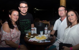 
<a style='margin-left: 5px;' class='btn btn-xs btn-social btn-facebook' href='https://www.facebook.com/sharer/sharer.php?u=https://www.galeramix.com.br/imagem/a69/800-800-90/conteudo/site_galerias/69/matheus-e-kauan-no-petry-galera-mix-4.jpg' rel='popup' data-width='500' data-height='400'><i class='fa fa-facebook'></i>Compartilhar <span class='hidden-xs'>no Facebook</span>
</a> 
<a class='btn btn-default btn-xs' target='_blank' href='imagem/a69/800-800-90/conteudo/site_galerias/69/matheus-e-kauan-no-petry-galera-mix-4.jpg'>
<span class='glyphicon glyphicon-cloud-download'></span> Salvar
</a>
