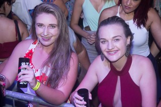 
<a style='margin-left: 5px;' class='btn btn-xs btn-social btn-facebook' href='https://www.facebook.com/sharer/sharer.php?u=https://www.galeramix.com.br/imagem/a69/800-800-90/conteudo/site_galerias/69/matheus-e-kauan-no-petry-galera-mix-48.jpg' rel='popup' data-width='500' data-height='400'><i class='fa fa-facebook'></i>Compartilhar <span class='hidden-xs'>no Facebook</span>
</a> 
<a class='btn btn-default btn-xs' target='_blank' href='imagem/a69/800-800-90/conteudo/site_galerias/69/matheus-e-kauan-no-petry-galera-mix-48.jpg'>
<span class='glyphicon glyphicon-cloud-download'></span> Salvar
</a>
