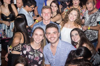 
<a style='margin-left: 5px;' class='btn btn-xs btn-social btn-facebook' href='https://www.facebook.com/sharer/sharer.php?u=https://www.galeramix.com.br/imagem/a69/800-800-90/conteudo/site_galerias/69/matheus-e-kauan-no-petry-galera-mix-50.jpg' rel='popup' data-width='500' data-height='400'><i class='fa fa-facebook'></i>Compartilhar <span class='hidden-xs'>no Facebook</span>
</a> 
<a class='btn btn-default btn-xs' target='_blank' href='imagem/a69/800-800-90/conteudo/site_galerias/69/matheus-e-kauan-no-petry-galera-mix-50.jpg'>
<span class='glyphicon glyphicon-cloud-download'></span> Salvar
</a>
