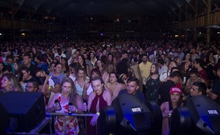 
<a style='margin-left: 5px;' class='btn btn-xs btn-social btn-facebook' href='https://www.facebook.com/sharer/sharer.php?u=https://www.galeramix.com.br/imagem/a69/800-800-90/conteudo/site_galerias/69/matheus-e-kauan-no-petry-galera-mix-51.jpg' rel='popup' data-width='500' data-height='400'><i class='fa fa-facebook'></i>Compartilhar <span class='hidden-xs'>no Facebook</span>
</a> 
<a class='btn btn-default btn-xs' target='_blank' href='imagem/a69/800-800-90/conteudo/site_galerias/69/matheus-e-kauan-no-petry-galera-mix-51.jpg'>
<span class='glyphicon glyphicon-cloud-download'></span> Salvar
</a>
