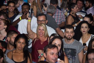 
<a style='margin-left: 5px;' class='btn btn-xs btn-social btn-facebook' href='https://www.facebook.com/sharer/sharer.php?u=https://www.galeramix.com.br/imagem/a69/800-800-90/conteudo/site_galerias/69/matheus-e-kauan-no-petry-galera-mix-53.jpg' rel='popup' data-width='500' data-height='400'><i class='fa fa-facebook'></i>Compartilhar <span class='hidden-xs'>no Facebook</span>
</a> 
<a class='btn btn-default btn-xs' target='_blank' href='imagem/a69/800-800-90/conteudo/site_galerias/69/matheus-e-kauan-no-petry-galera-mix-53.jpg'>
<span class='glyphicon glyphicon-cloud-download'></span> Salvar
</a>
