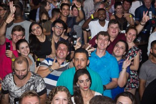 
<a style='margin-left: 5px;' class='btn btn-xs btn-social btn-facebook' href='https://www.facebook.com/sharer/sharer.php?u=https://www.galeramix.com.br/imagem/a69/800-800-90/conteudo/site_galerias/69/matheus-e-kauan-no-petry-galera-mix-56.jpg' rel='popup' data-width='500' data-height='400'><i class='fa fa-facebook'></i>Compartilhar <span class='hidden-xs'>no Facebook</span>
</a> 
<a class='btn btn-default btn-xs' target='_blank' href='imagem/a69/800-800-90/conteudo/site_galerias/69/matheus-e-kauan-no-petry-galera-mix-56.jpg'>
<span class='glyphicon glyphicon-cloud-download'></span> Salvar
</a>
