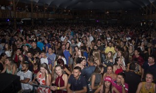 
<a style='margin-left: 5px;' class='btn btn-xs btn-social btn-facebook' href='https://www.facebook.com/sharer/sharer.php?u=https://www.galeramix.com.br/imagem/a69/800-800-90/conteudo/site_galerias/69/matheus-e-kauan-no-petry-galera-mix-59.jpg' rel='popup' data-width='500' data-height='400'><i class='fa fa-facebook'></i>Compartilhar <span class='hidden-xs'>no Facebook</span>
</a> 
<a class='btn btn-default btn-xs' target='_blank' href='imagem/a69/800-800-90/conteudo/site_galerias/69/matheus-e-kauan-no-petry-galera-mix-59.jpg'>
<span class='glyphicon glyphicon-cloud-download'></span> Salvar
</a>
