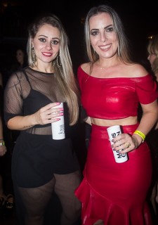 
<a style='margin-left: 5px;' class='btn btn-xs btn-social btn-facebook' href='https://www.facebook.com/sharer/sharer.php?u=https://www.galeramix.com.br/imagem/a69/800-800-90/conteudo/site_galerias/69/matheus-e-kauan-no-petry-galera-mix-68.jpg' rel='popup' data-width='500' data-height='400'><i class='fa fa-facebook'></i>Compartilhar <span class='hidden-xs'>no Facebook</span>
</a> 
<a class='btn btn-default btn-xs' target='_blank' href='imagem/a69/800-800-90/conteudo/site_galerias/69/matheus-e-kauan-no-petry-galera-mix-68.jpg'>
<span class='glyphicon glyphicon-cloud-download'></span> Salvar
</a>
