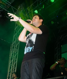 
<a style='margin-left: 5px;' class='btn btn-xs btn-social btn-facebook' href='https://www.facebook.com/sharer/sharer.php?u=https://www.galeramix.com.br/imagem/a69/800-800-90/conteudo/site_galerias/69/matheus-e-kauan-no-petry-galera-mix-78.jpg' rel='popup' data-width='500' data-height='400'><i class='fa fa-facebook'></i>Compartilhar <span class='hidden-xs'>no Facebook</span>
</a> 
<a class='btn btn-default btn-xs' target='_blank' href='imagem/a69/800-800-90/conteudo/site_galerias/69/matheus-e-kauan-no-petry-galera-mix-78.jpg'>
<span class='glyphicon glyphicon-cloud-download'></span> Salvar
</a>
