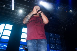 
<a style='margin-left: 5px;' class='btn btn-xs btn-social btn-facebook' href='https://www.facebook.com/sharer/sharer.php?u=https://www.galeramix.com.br/imagem/a69/800-800-90/conteudo/site_galerias/69/matheus-e-kauan-no-petry-galera-mix-85.jpg' rel='popup' data-width='500' data-height='400'><i class='fa fa-facebook'></i>Compartilhar <span class='hidden-xs'>no Facebook</span>
</a> 
<a class='btn btn-default btn-xs' target='_blank' href='imagem/a69/800-800-90/conteudo/site_galerias/69/matheus-e-kauan-no-petry-galera-mix-85.jpg'>
<span class='glyphicon glyphicon-cloud-download'></span> Salvar
</a>
