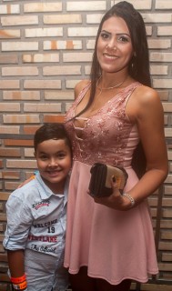 
                                <a style='margin-left: 5px;' class='btn btn-xs btn-social btn-facebook' href='https://www.facebook.com/sharer/sharer.php?u=https://www.galeramix.com.br/imagem/a71/800-800-90/conteudo/site_galerias/71/galera-mix-petry-victor-e-leo-cezar-menotti-e-fabiano-1.jpg' rel='popup' data-width='500' data-height='400'><i class='fa fa-facebook'></i>Compartilhar <span class='hidden-xs'>no Facebook</span>
                            </a> 
                            <a class='btn btn-default btn-xs' target='_blank' href='imagem/a71/800-800-90/conteudo/site_galerias/71/galera-mix-petry-victor-e-leo-cezar-menotti-e-fabiano-1.jpg'>
                                <span class='glyphicon glyphicon-cloud-download'></span> Salvar
                            </a>
                            