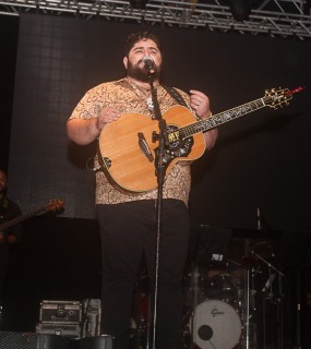 
<a style='margin-left: 5px;' class='btn btn-xs btn-social btn-facebook' href='https://www.facebook.com/sharer/sharer.php?u=https://www.galeramix.com.br/imagem/a71/800-800-90/conteudo/site_galerias/71/galera-mix-petry-victor-e-leo-cezar-menotti-e-fabiano-18.jpg' rel='popup' data-width='500' data-height='400'><i class='fa fa-facebook'></i>Compartilhar <span class='hidden-xs'>no Facebook</span>
</a> 
<a class='btn btn-default btn-xs' target='_blank' href='imagem/a71/800-800-90/conteudo/site_galerias/71/galera-mix-petry-victor-e-leo-cezar-menotti-e-fabiano-18.jpg'>
<span class='glyphicon glyphicon-cloud-download'></span> Salvar
</a>
