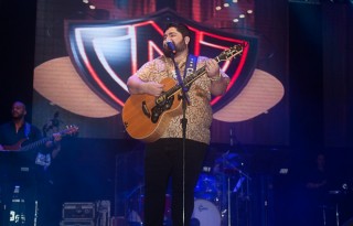 
<a style='margin-left: 5px;' class='btn btn-xs btn-social btn-facebook' href='https://www.facebook.com/sharer/sharer.php?u=https://www.galeramix.com.br/imagem/a71/800-800-90/conteudo/site_galerias/71/galera-mix-petry-victor-e-leo-cezar-menotti-e-fabiano-20.jpg' rel='popup' data-width='500' data-height='400'><i class='fa fa-facebook'></i>Compartilhar <span class='hidden-xs'>no Facebook</span>
</a> 
<a class='btn btn-default btn-xs' target='_blank' href='imagem/a71/800-800-90/conteudo/site_galerias/71/galera-mix-petry-victor-e-leo-cezar-menotti-e-fabiano-20.jpg'>
<span class='glyphicon glyphicon-cloud-download'></span> Salvar
</a>
