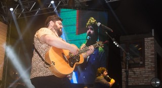 
<a style='margin-left: 5px;' class='btn btn-xs btn-social btn-facebook' href='https://www.facebook.com/sharer/sharer.php?u=https://www.galeramix.com.br/imagem/a71/800-800-90/conteudo/site_galerias/71/galera-mix-petry-victor-e-leo-cezar-menotti-e-fabiano-21.jpg' rel='popup' data-width='500' data-height='400'><i class='fa fa-facebook'></i>Compartilhar <span class='hidden-xs'>no Facebook</span>
</a> 
<a class='btn btn-default btn-xs' target='_blank' href='imagem/a71/800-800-90/conteudo/site_galerias/71/galera-mix-petry-victor-e-leo-cezar-menotti-e-fabiano-21.jpg'>
<span class='glyphicon glyphicon-cloud-download'></span> Salvar
</a>
