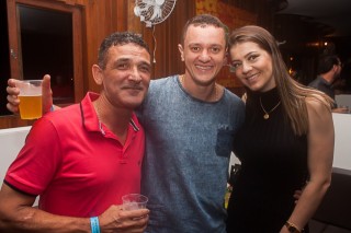 
<a style='margin-left: 5px;' class='btn btn-xs btn-social btn-facebook' href='https://www.facebook.com/sharer/sharer.php?u=https://www.galeramix.com.br/imagem/a71/800-800-90/conteudo/site_galerias/71/galera-mix-petry-victor-e-leo-cezar-menotti-e-fabiano-23.jpg' rel='popup' data-width='500' data-height='400'><i class='fa fa-facebook'></i>Compartilhar <span class='hidden-xs'>no Facebook</span>
</a> 
<a class='btn btn-default btn-xs' target='_blank' href='imagem/a71/800-800-90/conteudo/site_galerias/71/galera-mix-petry-victor-e-leo-cezar-menotti-e-fabiano-23.jpg'>
<span class='glyphicon glyphicon-cloud-download'></span> Salvar
</a>
