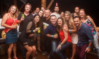 
<a style='margin-left: 5px;' class='btn btn-xs btn-social btn-facebook' href='https://www.facebook.com/sharer/sharer.php?u=https://www.galeramix.com.br/imagem/a71/800-800-90/conteudo/site_galerias/71/galera-mix-petry-victor-e-leo-cezar-menotti-e-fabiano-28.jpg' rel='popup' data-width='500' data-height='400'><i class='fa fa-facebook'></i>Compartilhar <span class='hidden-xs'>no Facebook</span>
</a> 
<a class='btn btn-default btn-xs' target='_blank' href='imagem/a71/800-800-90/conteudo/site_galerias/71/galera-mix-petry-victor-e-leo-cezar-menotti-e-fabiano-28.jpg'>
<span class='glyphicon glyphicon-cloud-download'></span> Salvar
</a>
