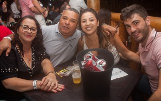 
<a style='margin-left: 5px;' class='btn btn-xs btn-social btn-facebook' href='https://www.facebook.com/sharer/sharer.php?u=https://www.galeramix.com.br/imagem/a71/800-800-90/conteudo/site_galerias/71/galera-mix-petry-victor-e-leo-cezar-menotti-e-fabiano-34.jpg' rel='popup' data-width='500' data-height='400'><i class='fa fa-facebook'></i>Compartilhar <span class='hidden-xs'>no Facebook</span>
</a> 
<a class='btn btn-default btn-xs' target='_blank' href='imagem/a71/800-800-90/conteudo/site_galerias/71/galera-mix-petry-victor-e-leo-cezar-menotti-e-fabiano-34.jpg'>
<span class='glyphicon glyphicon-cloud-download'></span> Salvar
</a>
