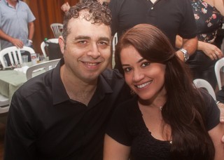 
<a style='margin-left: 5px;' class='btn btn-xs btn-social btn-facebook' href='https://www.facebook.com/sharer/sharer.php?u=https://www.galeramix.com.br/imagem/a71/800-800-90/conteudo/site_galerias/71/galera-mix-petry-victor-e-leo-cezar-menotti-e-fabiano-35.jpg' rel='popup' data-width='500' data-height='400'><i class='fa fa-facebook'></i>Compartilhar <span class='hidden-xs'>no Facebook</span>
</a> 
<a class='btn btn-default btn-xs' target='_blank' href='imagem/a71/800-800-90/conteudo/site_galerias/71/galera-mix-petry-victor-e-leo-cezar-menotti-e-fabiano-35.jpg'>
<span class='glyphicon glyphicon-cloud-download'></span> Salvar
</a>
