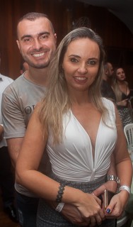 
<a style='margin-left: 5px;' class='btn btn-xs btn-social btn-facebook' href='https://www.facebook.com/sharer/sharer.php?u=https://www.galeramix.com.br/imagem/a71/800-800-90/conteudo/site_galerias/71/galera-mix-petry-victor-e-leo-cezar-menotti-e-fabiano-37.jpg' rel='popup' data-width='500' data-height='400'><i class='fa fa-facebook'></i>Compartilhar <span class='hidden-xs'>no Facebook</span>
</a> 
<a class='btn btn-default btn-xs' target='_blank' href='imagem/a71/800-800-90/conteudo/site_galerias/71/galera-mix-petry-victor-e-leo-cezar-menotti-e-fabiano-37.jpg'>
<span class='glyphicon glyphicon-cloud-download'></span> Salvar
</a>
