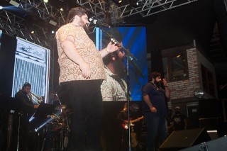 
<a style='margin-left: 5px;' class='btn btn-xs btn-social btn-facebook' href='https://www.facebook.com/sharer/sharer.php?u=https://www.galeramix.com.br/imagem/a71/800-800-90/conteudo/site_galerias/71/galera-mix-petry-victor-e-leo-cezar-menotti-e-fabiano-4.jpg' rel='popup' data-width='500' data-height='400'><i class='fa fa-facebook'></i>Compartilhar <span class='hidden-xs'>no Facebook</span>
</a> 
<a class='btn btn-default btn-xs' target='_blank' href='imagem/a71/800-800-90/conteudo/site_galerias/71/galera-mix-petry-victor-e-leo-cezar-menotti-e-fabiano-4.jpg'>
<span class='glyphicon glyphicon-cloud-download'></span> Salvar
</a>
