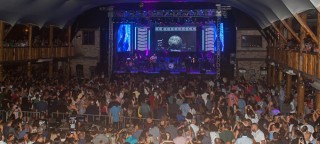 
<a style='margin-left: 5px;' class='btn btn-xs btn-social btn-facebook' href='https://www.facebook.com/sharer/sharer.php?u=https://www.galeramix.com.br/imagem/a71/800-800-90/conteudo/site_galerias/71/galera-mix-petry-victor-e-leo-cezar-menotti-e-fabiano-40.jpg' rel='popup' data-width='500' data-height='400'><i class='fa fa-facebook'></i>Compartilhar <span class='hidden-xs'>no Facebook</span>
</a> 
<a class='btn btn-default btn-xs' target='_blank' href='imagem/a71/800-800-90/conteudo/site_galerias/71/galera-mix-petry-victor-e-leo-cezar-menotti-e-fabiano-40.jpg'>
<span class='glyphicon glyphicon-cloud-download'></span> Salvar
</a>
