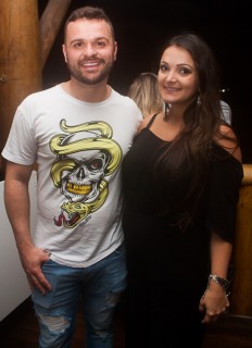 
<a style='margin-left: 5px;' class='btn btn-xs btn-social btn-facebook' href='https://www.facebook.com/sharer/sharer.php?u=https://www.galeramix.com.br/imagem/a71/800-800-90/conteudo/site_galerias/71/galera-mix-petry-victor-e-leo-cezar-menotti-e-fabiano-48.jpg' rel='popup' data-width='500' data-height='400'><i class='fa fa-facebook'></i>Compartilhar <span class='hidden-xs'>no Facebook</span>
</a> 
<a class='btn btn-default btn-xs' target='_blank' href='imagem/a71/800-800-90/conteudo/site_galerias/71/galera-mix-petry-victor-e-leo-cezar-menotti-e-fabiano-48.jpg'>
<span class='glyphicon glyphicon-cloud-download'></span> Salvar
</a>
