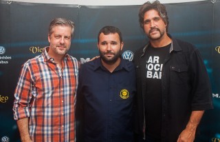 
<a style='margin-left: 5px;' class='btn btn-xs btn-social btn-facebook' href='https://www.facebook.com/sharer/sharer.php?u=https://www.galeramix.com.br/imagem/a71/800-800-90/conteudo/site_galerias/71/galera-mix-petry-victor-e-leo-cezar-menotti-e-fabiano-56.jpg' rel='popup' data-width='500' data-height='400'><i class='fa fa-facebook'></i>Compartilhar <span class='hidden-xs'>no Facebook</span>
</a> 
<a class='btn btn-default btn-xs' target='_blank' href='imagem/a71/800-800-90/conteudo/site_galerias/71/galera-mix-petry-victor-e-leo-cezar-menotti-e-fabiano-56.jpg'>
<span class='glyphicon glyphicon-cloud-download'></span> Salvar
</a>
