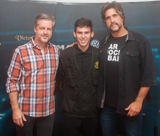 
<a style='margin-left: 5px;' class='btn btn-xs btn-social btn-facebook' href='https://www.facebook.com/sharer/sharer.php?u=https://www.galeramix.com.br/imagem/a71/800-800-90/conteudo/site_galerias/71/galera-mix-petry-victor-e-leo-cezar-menotti-e-fabiano-57.jpg' rel='popup' data-width='500' data-height='400'><i class='fa fa-facebook'></i>Compartilhar <span class='hidden-xs'>no Facebook</span>
</a> 
<a class='btn btn-default btn-xs' target='_blank' href='imagem/a71/800-800-90/conteudo/site_galerias/71/galera-mix-petry-victor-e-leo-cezar-menotti-e-fabiano-57.jpg'>
<span class='glyphicon glyphicon-cloud-download'></span> Salvar
</a>
