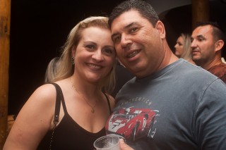 
<a style='margin-left: 5px;' class='btn btn-xs btn-social btn-facebook' href='https://www.facebook.com/sharer/sharer.php?u=https://www.galeramix.com.br/imagem/a71/800-800-90/conteudo/site_galerias/71/galera-mix-petry-victor-e-leo-cezar-menotti-e-fabiano-61.jpg' rel='popup' data-width='500' data-height='400'><i class='fa fa-facebook'></i>Compartilhar <span class='hidden-xs'>no Facebook</span>
</a> 
<a class='btn btn-default btn-xs' target='_blank' href='imagem/a71/800-800-90/conteudo/site_galerias/71/galera-mix-petry-victor-e-leo-cezar-menotti-e-fabiano-61.jpg'>
<span class='glyphicon glyphicon-cloud-download'></span> Salvar
</a>
