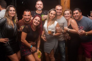 
<a style='margin-left: 5px;' class='btn btn-xs btn-social btn-facebook' href='https://www.facebook.com/sharer/sharer.php?u=https://www.galeramix.com.br/imagem/a71/800-800-90/conteudo/site_galerias/71/galera-mix-petry-victor-e-leo-cezar-menotti-e-fabiano-62.jpg' rel='popup' data-width='500' data-height='400'><i class='fa fa-facebook'></i>Compartilhar <span class='hidden-xs'>no Facebook</span>
</a> 
<a class='btn btn-default btn-xs' target='_blank' href='imagem/a71/800-800-90/conteudo/site_galerias/71/galera-mix-petry-victor-e-leo-cezar-menotti-e-fabiano-62.jpg'>
<span class='glyphicon glyphicon-cloud-download'></span> Salvar
</a>
