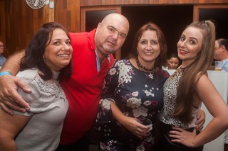 
<a style='margin-left: 5px;' class='btn btn-xs btn-social btn-facebook' href='https://www.facebook.com/sharer/sharer.php?u=https://www.galeramix.com.br/imagem/a71/800-800-90/conteudo/site_galerias/71/galera-mix-petry-victor-e-leo-cezar-menotti-e-fabiano-64.jpg' rel='popup' data-width='500' data-height='400'><i class='fa fa-facebook'></i>Compartilhar <span class='hidden-xs'>no Facebook</span>
</a> 
<a class='btn btn-default btn-xs' target='_blank' href='imagem/a71/800-800-90/conteudo/site_galerias/71/galera-mix-petry-victor-e-leo-cezar-menotti-e-fabiano-64.jpg'>
<span class='glyphicon glyphicon-cloud-download'></span> Salvar
</a>
