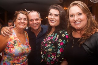 
<a style='margin-left: 5px;' class='btn btn-xs btn-social btn-facebook' href='https://www.facebook.com/sharer/sharer.php?u=https://www.galeramix.com.br/imagem/a71/800-800-90/conteudo/site_galerias/71/galera-mix-petry-victor-e-leo-cezar-menotti-e-fabiano-69.jpg' rel='popup' data-width='500' data-height='400'><i class='fa fa-facebook'></i>Compartilhar <span class='hidden-xs'>no Facebook</span>
</a> 
<a class='btn btn-default btn-xs' target='_blank' href='imagem/a71/800-800-90/conteudo/site_galerias/71/galera-mix-petry-victor-e-leo-cezar-menotti-e-fabiano-69.jpg'>
<span class='glyphicon glyphicon-cloud-download'></span> Salvar
</a>
