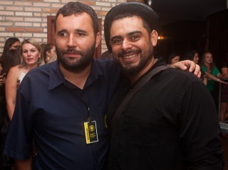 
<a style='margin-left: 5px;' class='btn btn-xs btn-social btn-facebook' href='https://www.facebook.com/sharer/sharer.php?u=https://www.galeramix.com.br/imagem/a71/800-800-90/conteudo/site_galerias/71/galera-mix-petry-victor-e-leo-cezar-menotti-e-fabiano-72.jpg' rel='popup' data-width='500' data-height='400'><i class='fa fa-facebook'></i>Compartilhar <span class='hidden-xs'>no Facebook</span>
</a> 
<a class='btn btn-default btn-xs' target='_blank' href='imagem/a71/800-800-90/conteudo/site_galerias/71/galera-mix-petry-victor-e-leo-cezar-menotti-e-fabiano-72.jpg'>
<span class='glyphicon glyphicon-cloud-download'></span> Salvar
</a>
