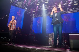 
<a style='margin-left: 5px;' class='btn btn-xs btn-social btn-facebook' href='https://www.facebook.com/sharer/sharer.php?u=https://www.galeramix.com.br/imagem/a71/800-800-90/conteudo/site_galerias/71/galera-mix-petry-victor-e-leo-cezar-menotti-e-fabiano-76.jpg' rel='popup' data-width='500' data-height='400'><i class='fa fa-facebook'></i>Compartilhar <span class='hidden-xs'>no Facebook</span>
</a> 
<a class='btn btn-default btn-xs' target='_blank' href='imagem/a71/800-800-90/conteudo/site_galerias/71/galera-mix-petry-victor-e-leo-cezar-menotti-e-fabiano-76.jpg'>
<span class='glyphicon glyphicon-cloud-download'></span> Salvar
</a>
