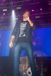 
<a style='margin-left: 5px;' class='btn btn-xs btn-social btn-facebook' href='https://www.facebook.com/sharer/sharer.php?u=https://www.galeramix.com.br/imagem/a71/800-800-90/conteudo/site_galerias/71/galera-mix-petry-victor-e-leo-cezar-menotti-e-fabiano-77.jpg' rel='popup' data-width='500' data-height='400'><i class='fa fa-facebook'></i>Compartilhar <span class='hidden-xs'>no Facebook</span>
</a> 
<a class='btn btn-default btn-xs' target='_blank' href='imagem/a71/800-800-90/conteudo/site_galerias/71/galera-mix-petry-victor-e-leo-cezar-menotti-e-fabiano-77.jpg'>
<span class='glyphicon glyphicon-cloud-download'></span> Salvar
</a>
